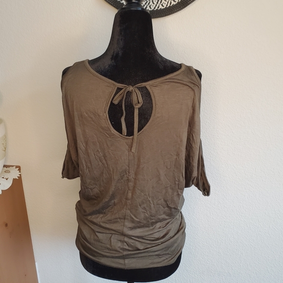 Shop Basic Cold Shoulder Top. NWOT - Picture 4 of 16